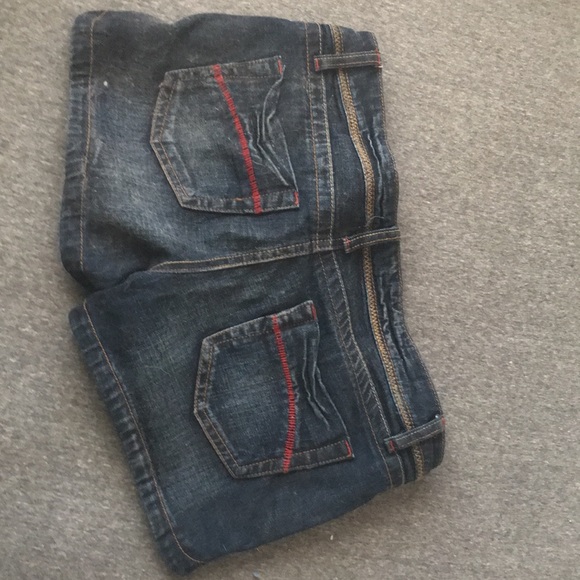 Short shorts - Picture 2 of 3